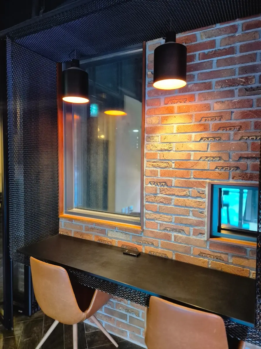 서울숲 아뜰리에길 초입공간(24시간/대로변 대형 카페 대관/옥외광고) 5