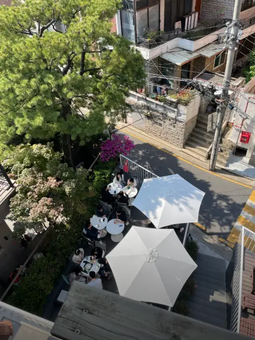 도심 속 아늑한 30평 카페 + 테라스 복합문화공간 2