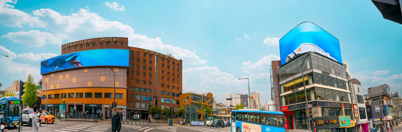 이태원역 메인거리 대형 LED 스크린 4