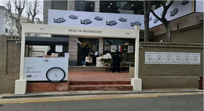 연남동 중심 유니크한 감성 카페 공간 4