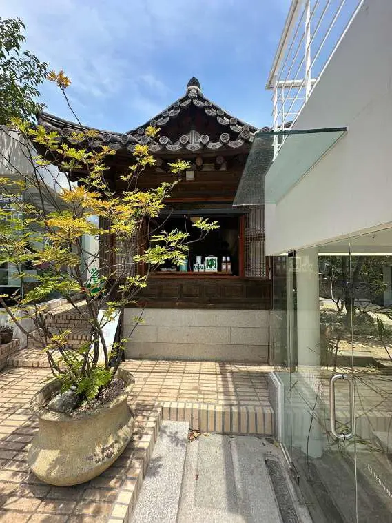 삼청동 통유리 화이트톤 갤러리공간 4
