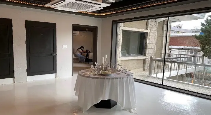 연남동 중심 유니크한 감성 카페 공간 2