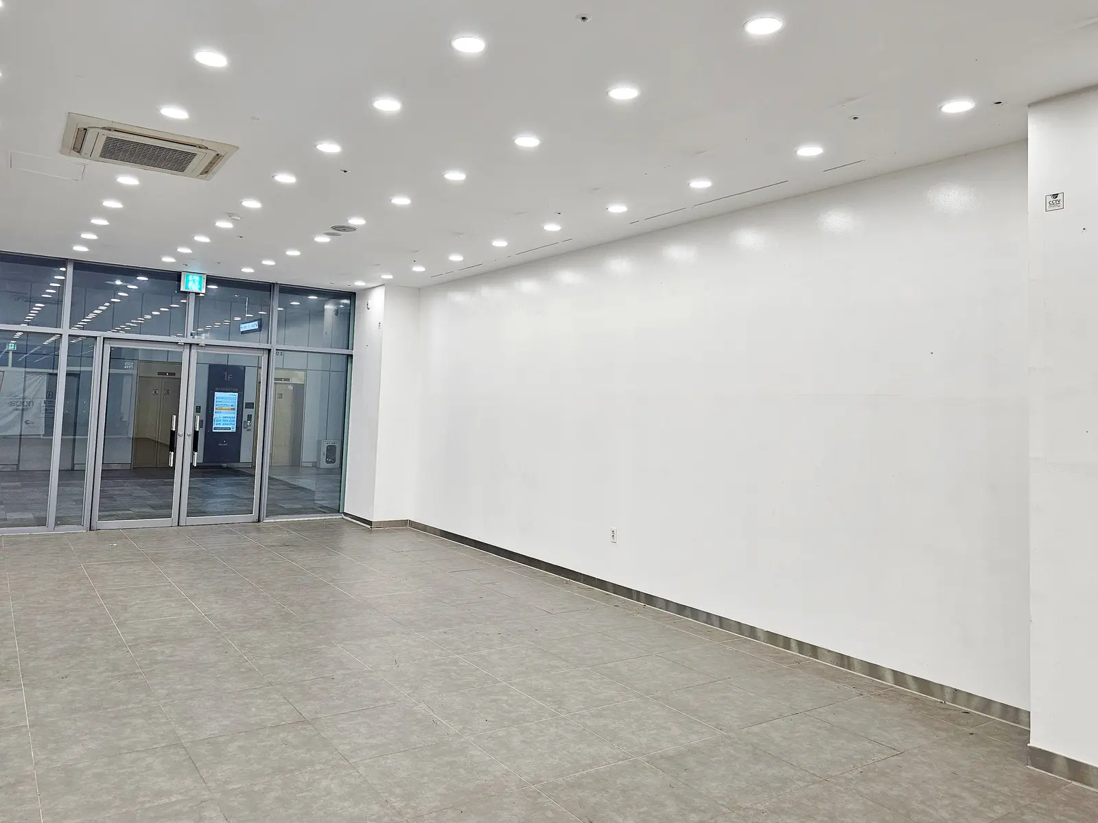 김해 아이스퀘어몰 1층 대관공간 2