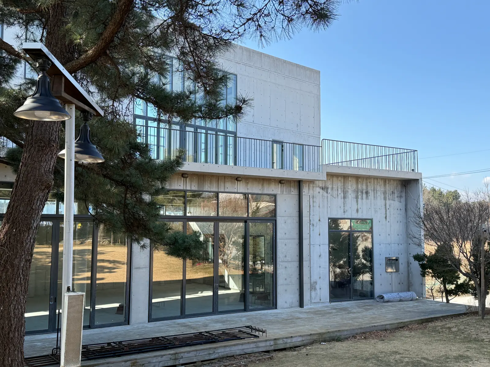 강릉 사천해변 테라로사사천점 블럭에 위치한 노출콘크리트 2층 70평 단독건물 5