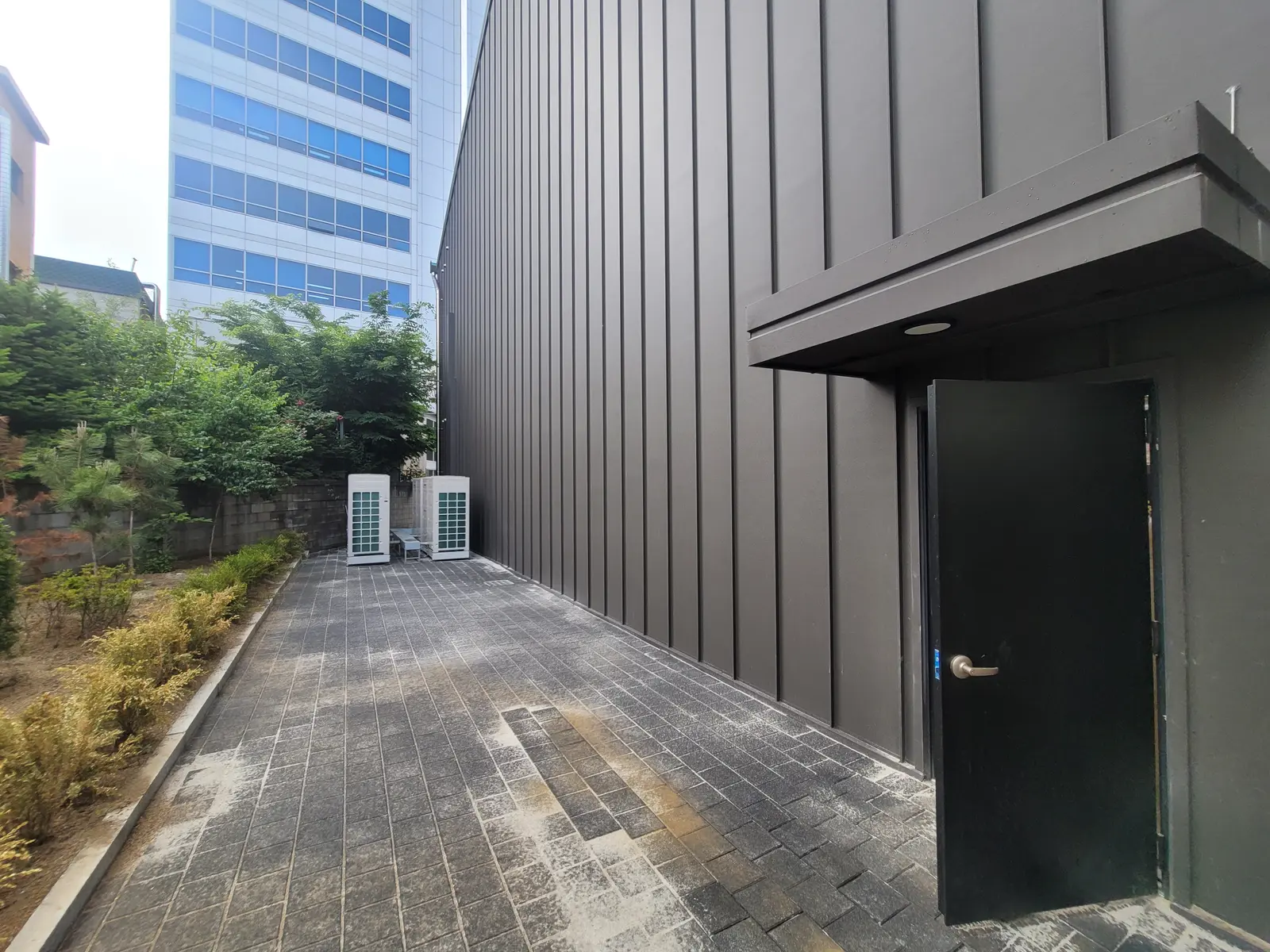 뚝섬역 7번 출구 도보 5분거리 300평 대형공간 3