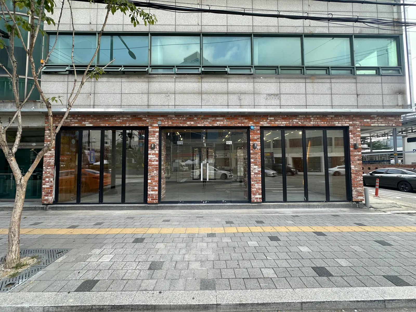 성수 도로 옆 건물전체 외벽광고 가능 3