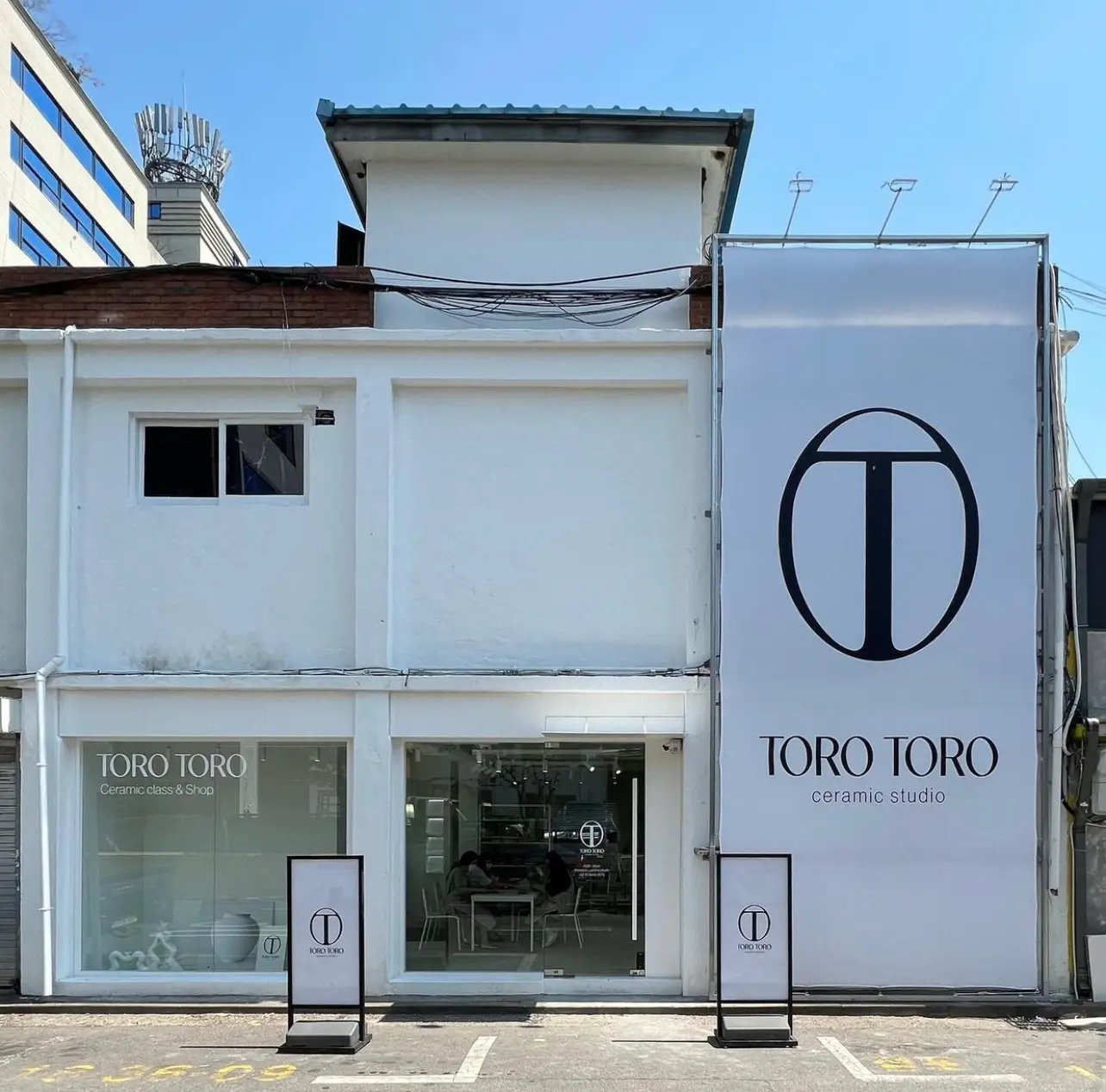 자연도 소금빵 앞 유동인구 많은 메인 거리