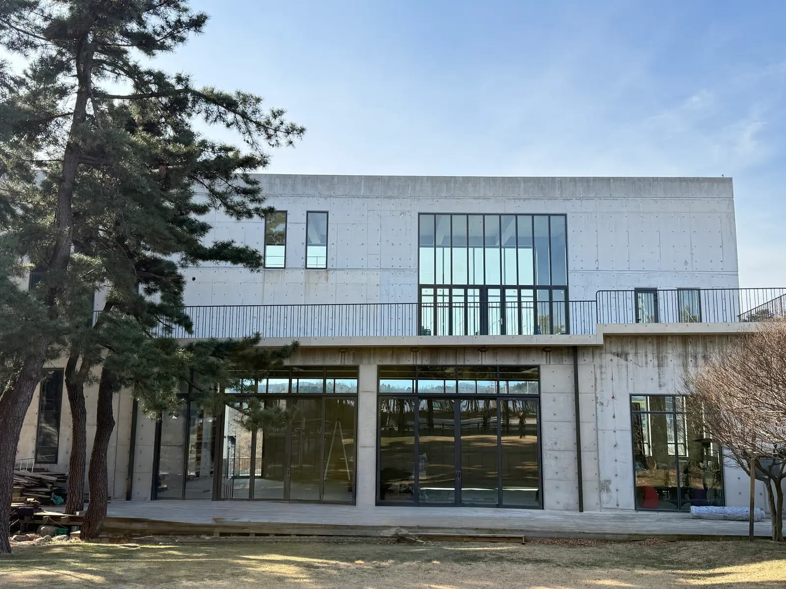 강릉 사천해변 테라로사사천점 블럭에 위치한 노출콘크리트 2층 70평 단독건물 4
