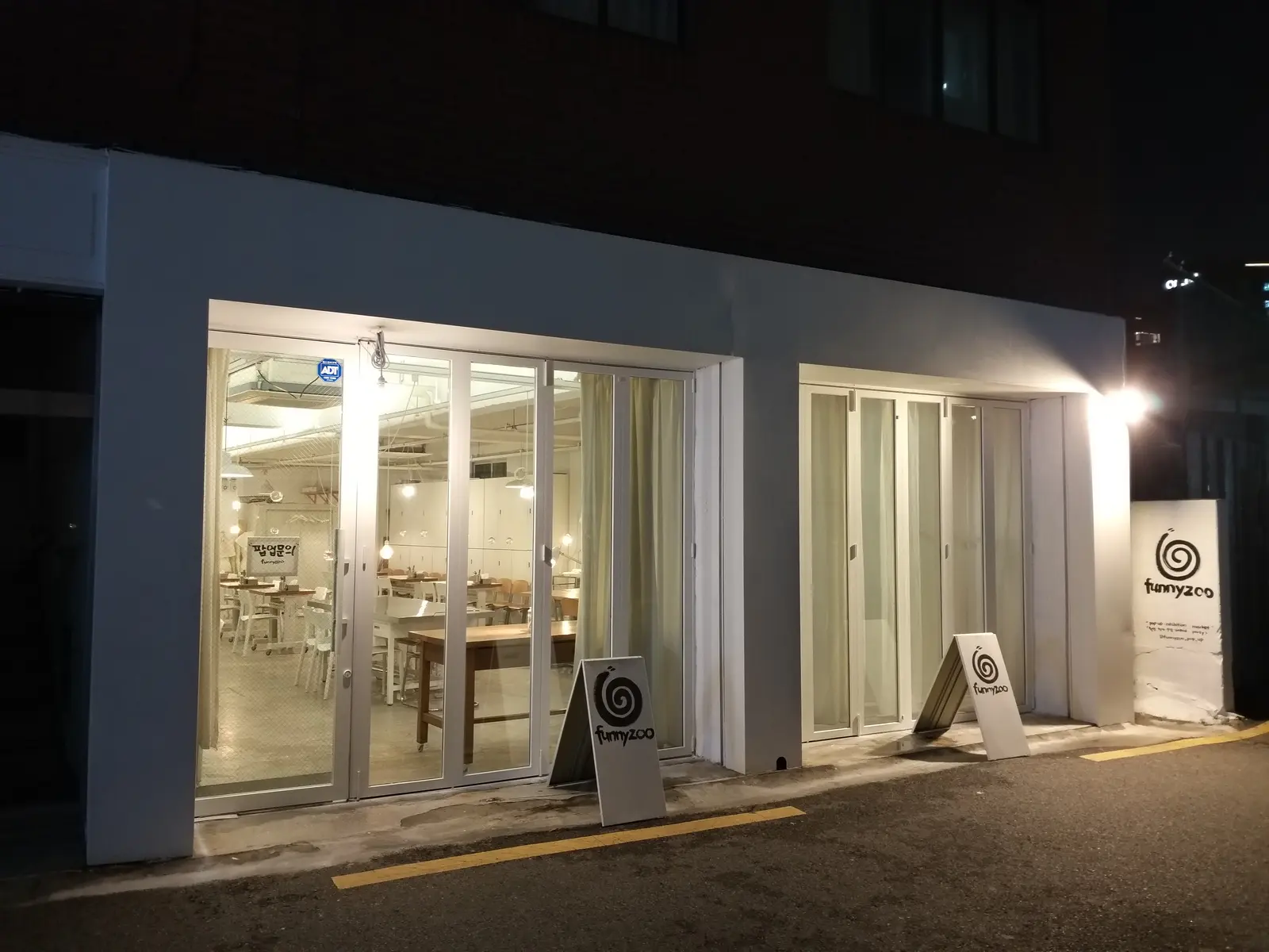 서울숲과 연무장길 사이 45평 1층 공간 4