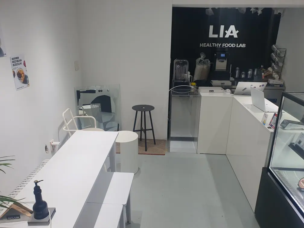 한남동 화이트톤 팝업하기 좋은 깔끔한 공간 2
