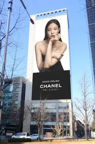 강남 도산대로 대로변 코너에 위치한 신축 건물