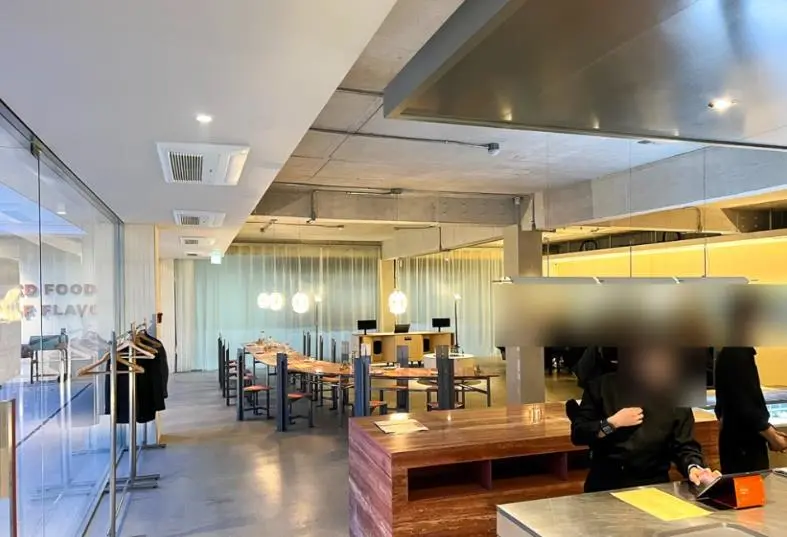 합정동 망리단길 초입에 위치한 대형 공간 2