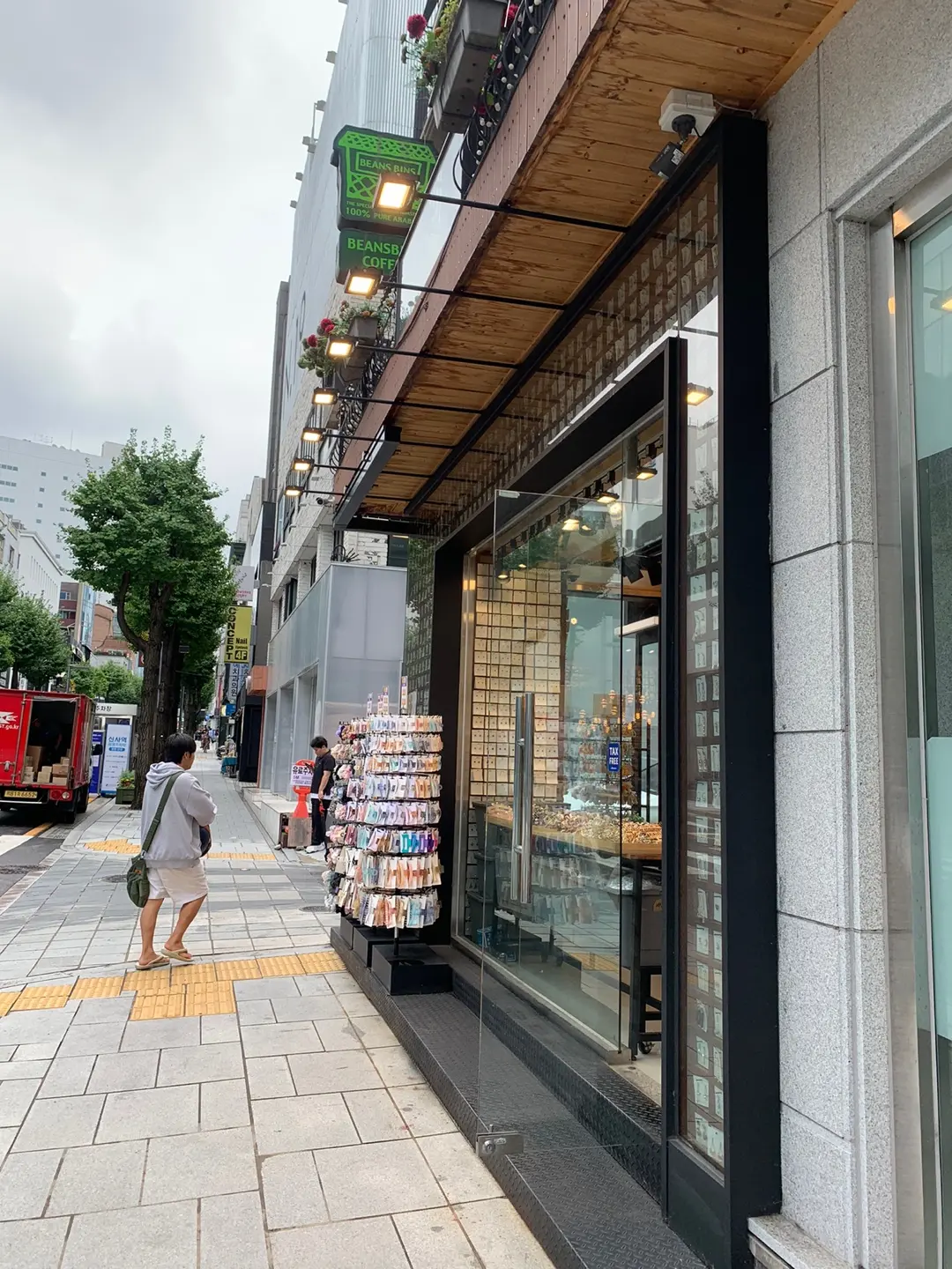 강남 신사동에 위치한 12평 빈공간 2