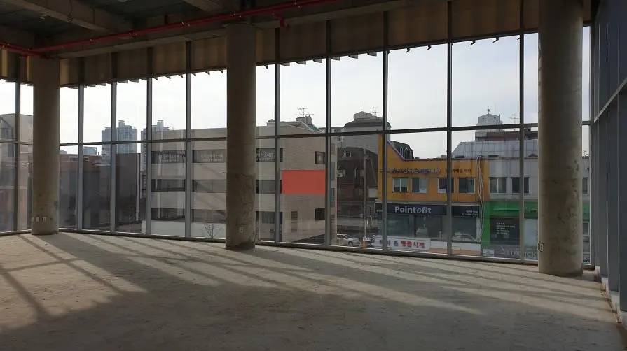 강남 압구정로데오역 대로변에 위치한 루프탑 건물 5