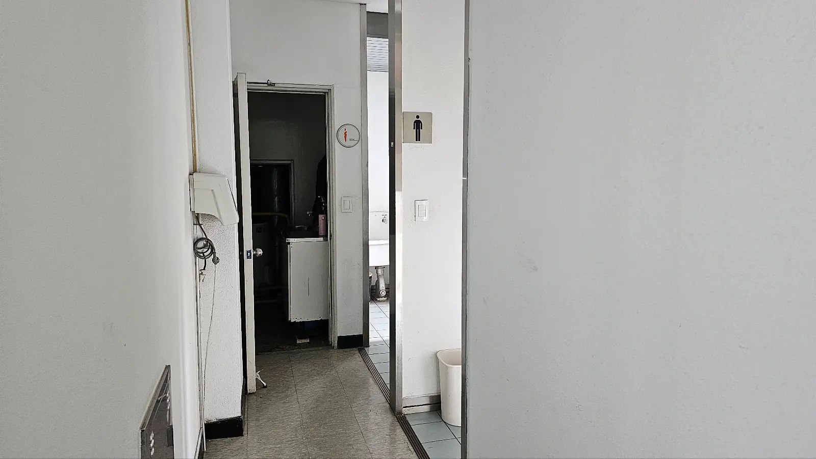 학동사거리 철거예정 건물 자유롭게 사용 가능한 공간 4