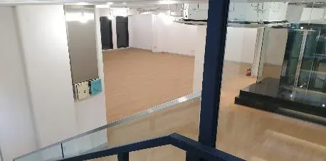 가로수길 메인거리 화이트톤 깔끔한 공간 2