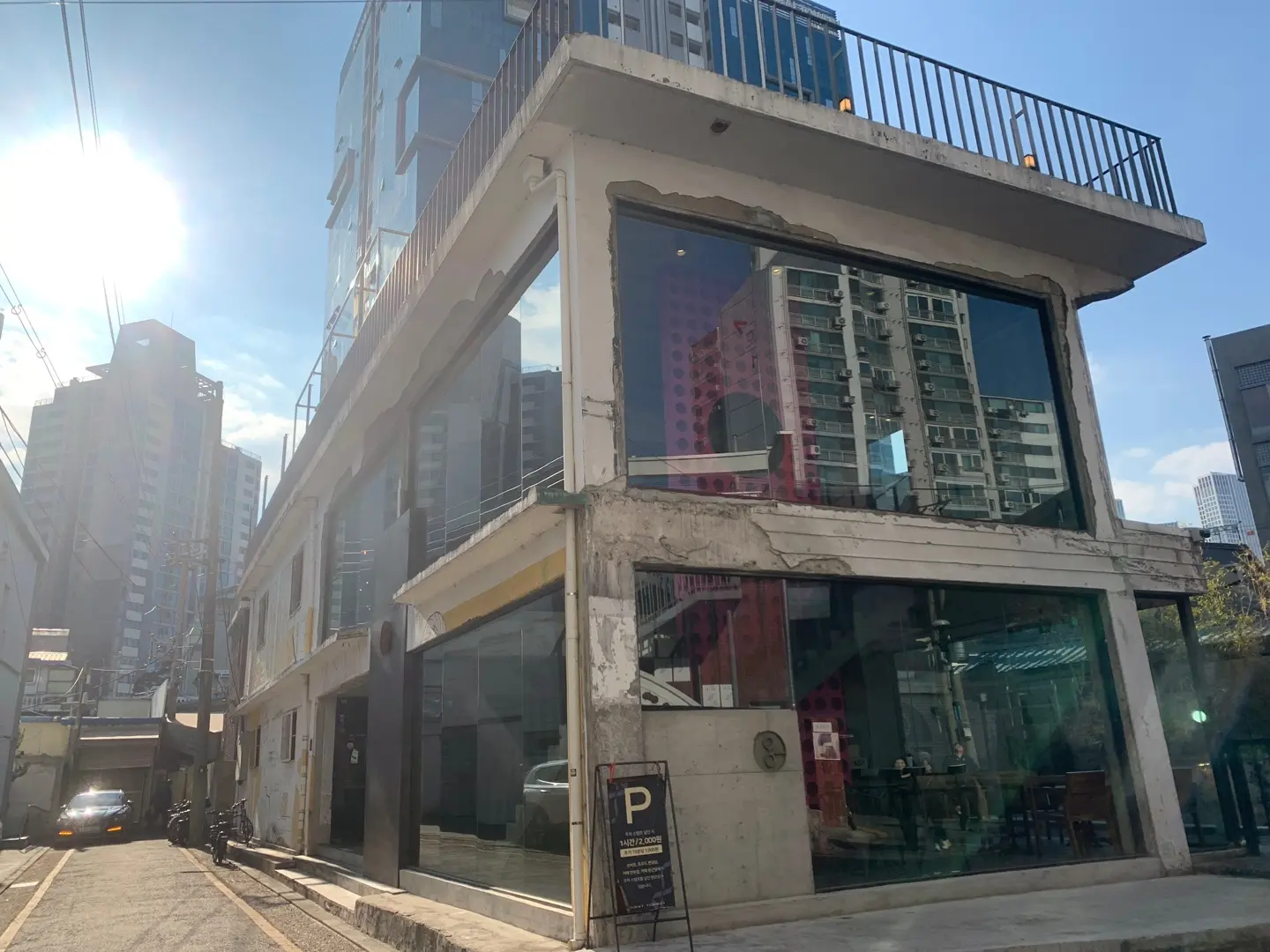 성수동 핫한 대형 베이커리 카페 1층 / 2층 공간 5