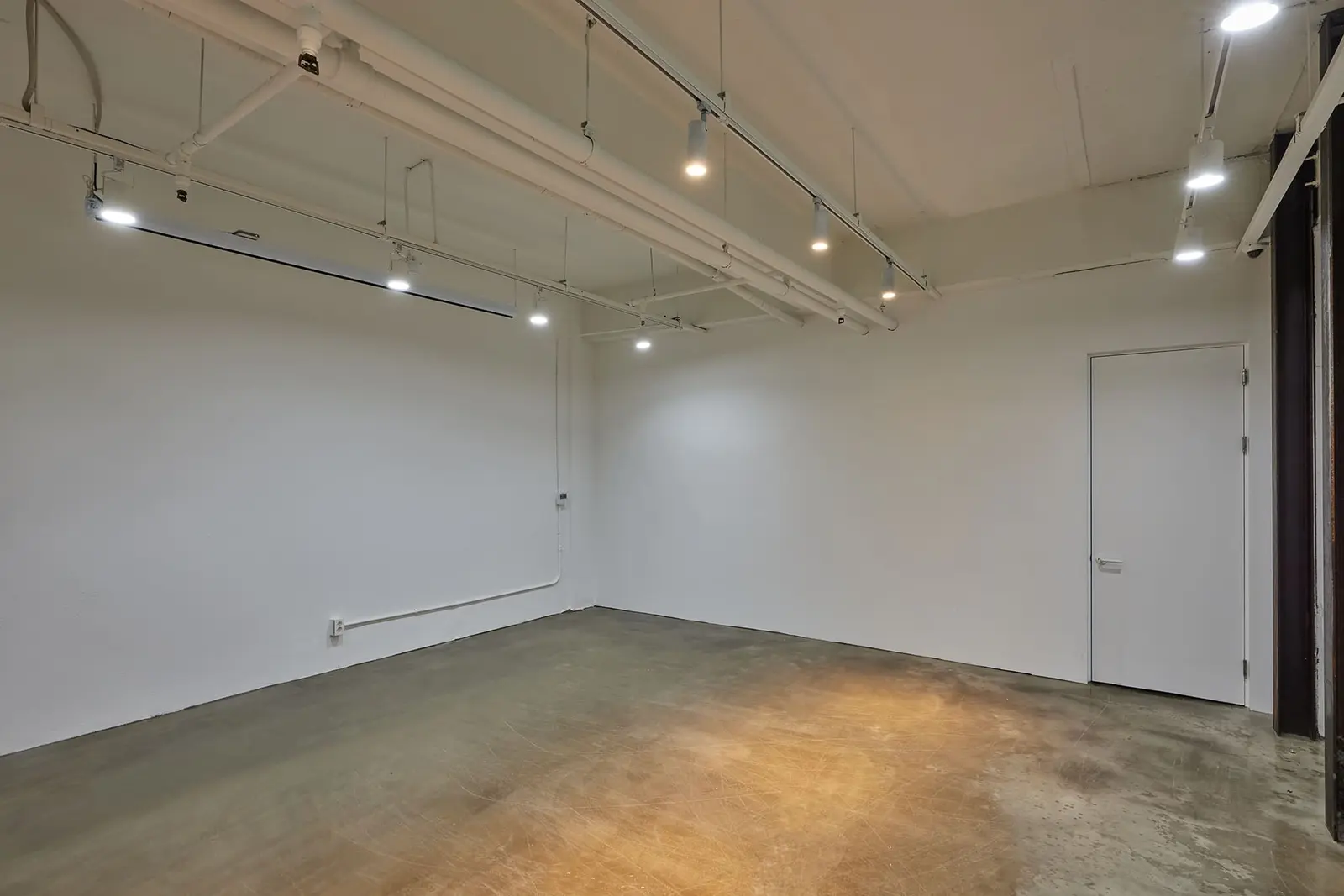 성수동 연무장길 메인거리 70평 갤러리 or 세미나실 3