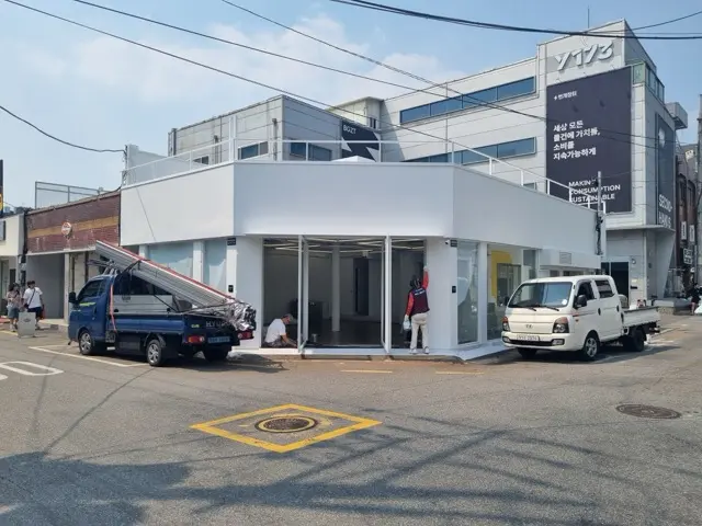 연무장길 가성비좋은 화이트톤 공간