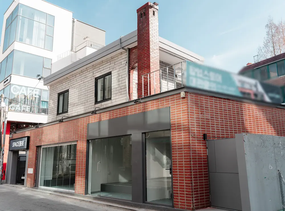 연남동 2층 건물 마당있는 70평대 공간