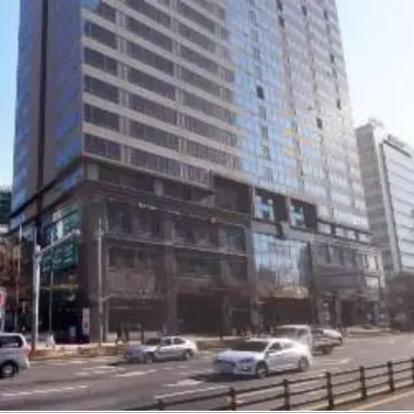 송파구청 사거리 대로변에 위치한 공간