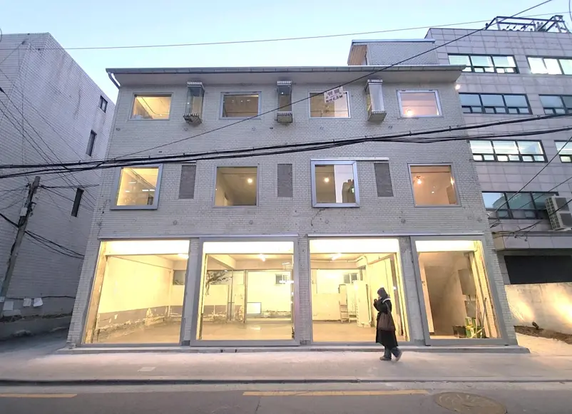 성수동 역세권 힙한 통건물 공간
