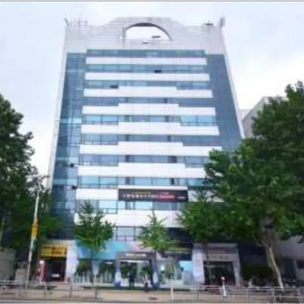 송파구청 방이 삼거리 대로변에 위치한 건물