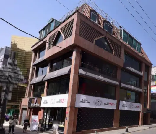 압구정로데오역 인근 메인거리 코너 위치공간