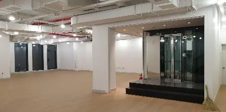 가로수길 메인거리 화이트톤 깔끔한 공간 3