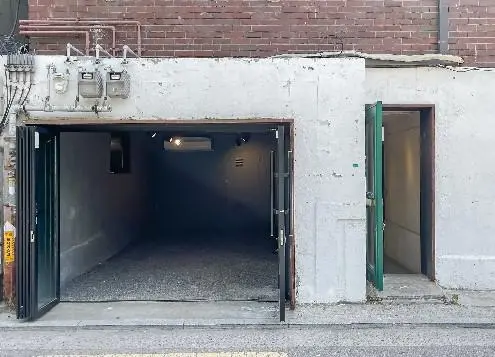 연남동 차고지 개조한 3층 복합문화공간 5