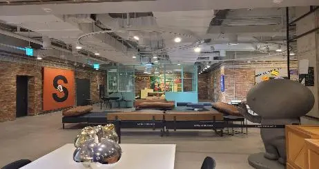 홍대입구역 대로변 코너 높은층고 100평이상 넓은 공간 3
