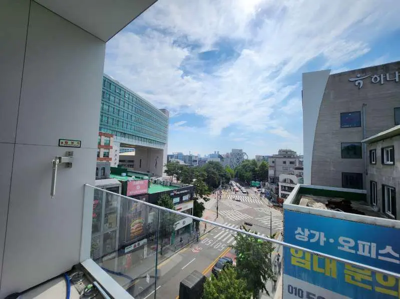 홍대 정문 메인거리 전용 50평 1층 4